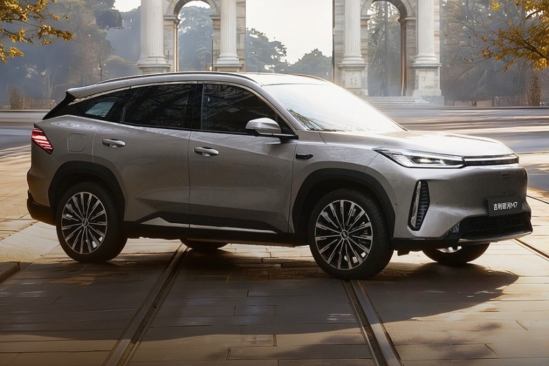 Новый кроссовер Geely Galaxy M7 готовится к старту продаж