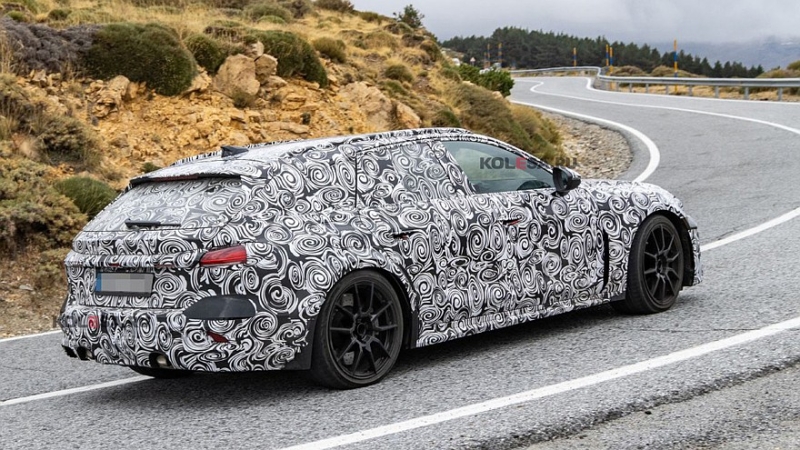 Новый спортивный универсал Audi RS 5 Avant показался на первом официальном фото