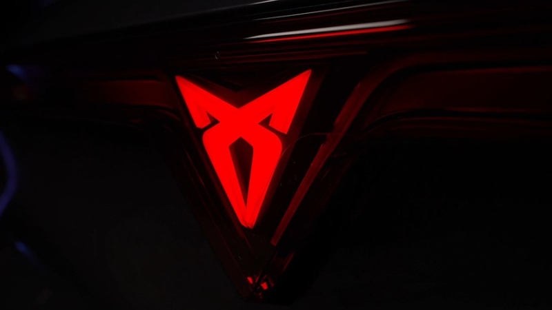 Обновлённый хэтчбек Cupra Born готовится к скорой премьере: первые тизеры