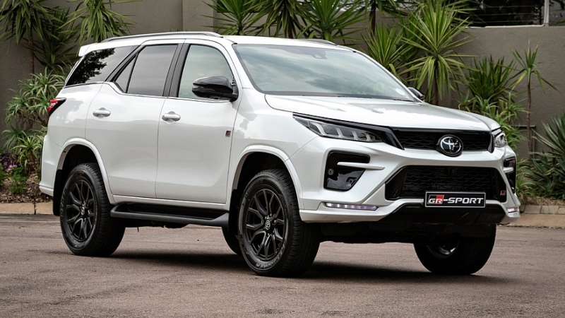 Обновлённый Toyota Fortuner: первые изображения