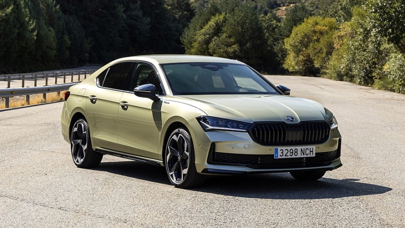 Пополнение в семействе: лифтбек Skoda Superb получил новую «начинку»