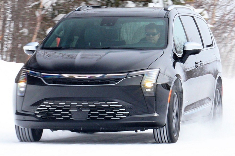 Рестайлинг принёс минивэну Chrysler Pacifica оптику в стиле Kia Carnival