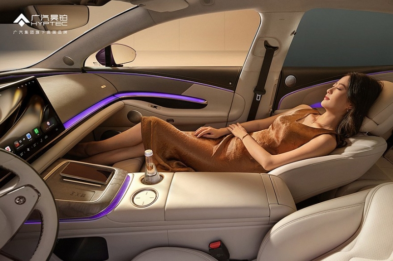 Роскошный седан Hyptec A800 от GAC: интересная фишка в салоне и полный привод