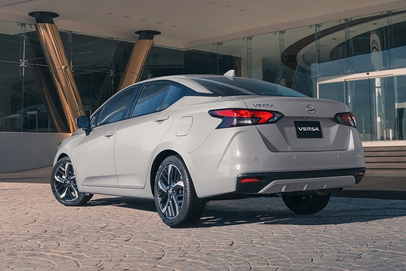 Седан Nissan Versa, он же Almera и Sunny, перешёл в новое поколение: первые официальные фото