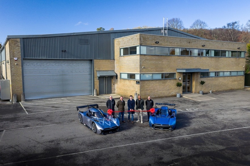Способный ездить по потолку британский суперкар McMurtry Speirling готов к производству