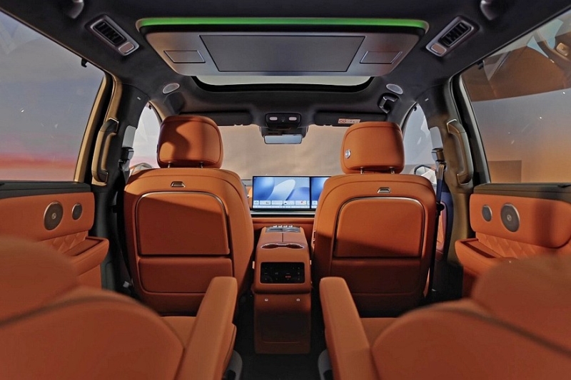 Флагманский кроссовер Wey V9X от Great Wall: фото салона и скандал