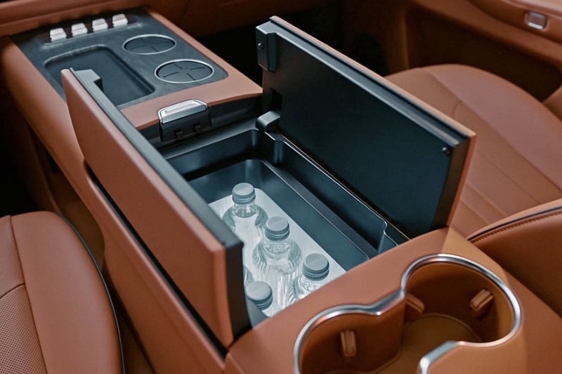 Флагманский кроссовер Wey V9X от Great Wall: фото салона и скандал