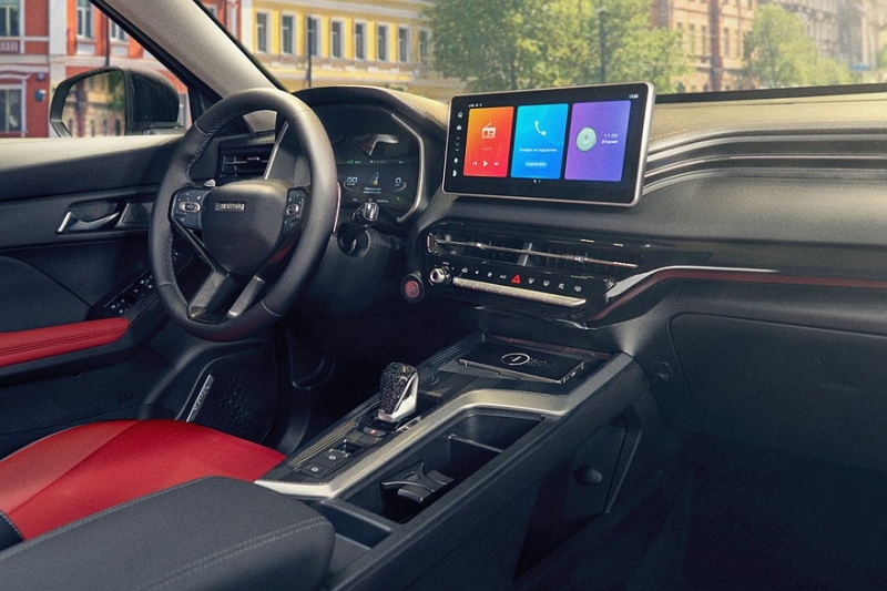 Haval Jolion получил в России обновлённый салон и более тяговитый мотор. Объявлены цены
