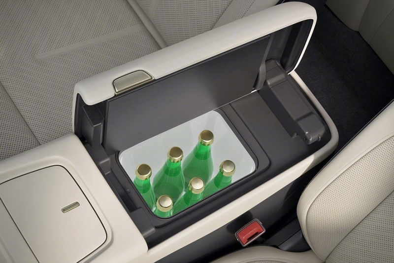 Кроссовер Volkswagen ID.Unyx 08 доступен к заказу: богатое оснащение, есть полный привод