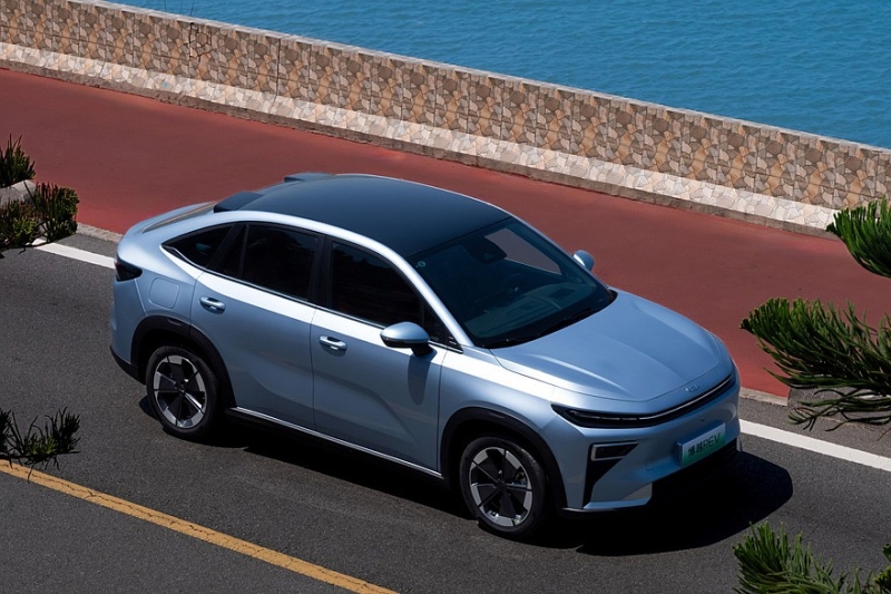 Купеобразный кроссовер Geely Atlas REV выходит на рынок