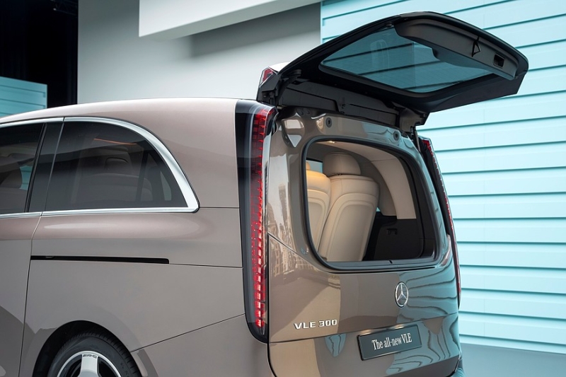 Mercedes-Benz VLE пришёл на смену минивэну V-класса: тяжёлый электролюкс для богатых