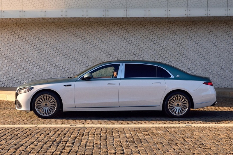 Обновлённый Mercedes-Maybach S-Class: в Европе без V12, решётка крупнее, подсветка богаче