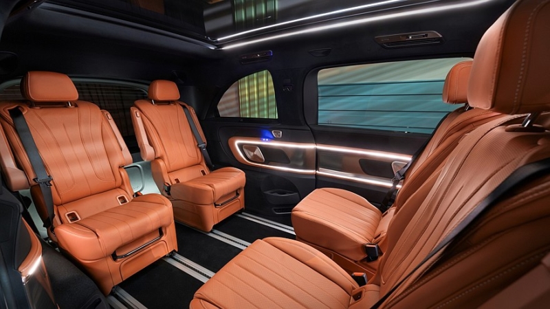 Роскошный минивэн Mercedes-Maybach VLS готовится к премьере