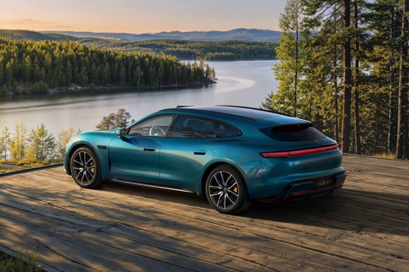 Семейство Shangjie Z7 от SAIC и Huawei: седан и универсал в стиле Porsche