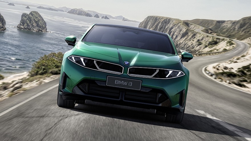 BMW рассекретила седан i3 и кроссовер iX3 с удлинённой колёсной базой