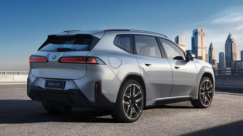 BMW рассекретила седан i3 и кроссовер iX3 с удлинённой колёсной базой