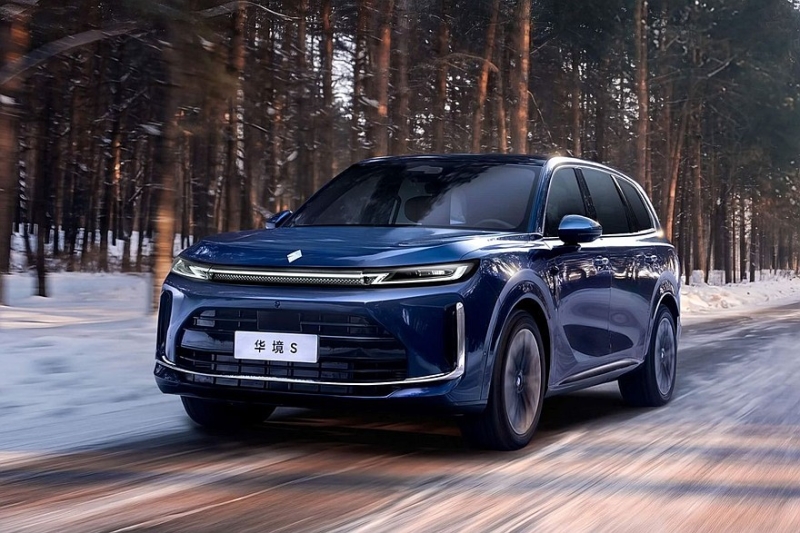 Большой кроссовер Baojun Huajing S от GM и SAIC: электроника Huawei и полный привод