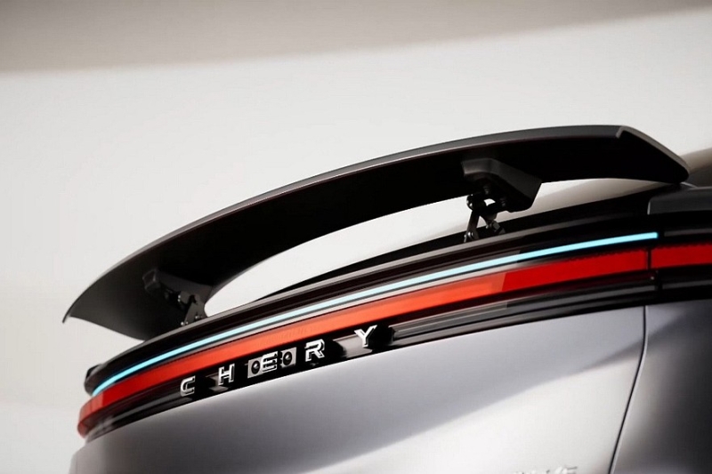 Будущие флагманы Chery: брутальный кроссовер Tiggo X и седан Arrizo X