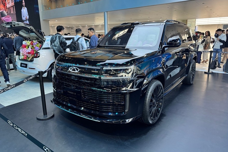 Будущие флагманы Chery: брутальный кроссовер Tiggo X и седан Arrizo X