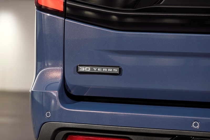 Ford Expedition отмечает 30-летие спецверсией в цвете спорткара Ford Mustang Dark Horse