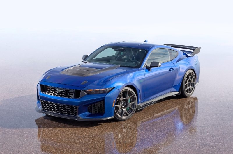 Ford Mustang Dark Horse SC готов к выходу на рынок: объявлены мощность и цена