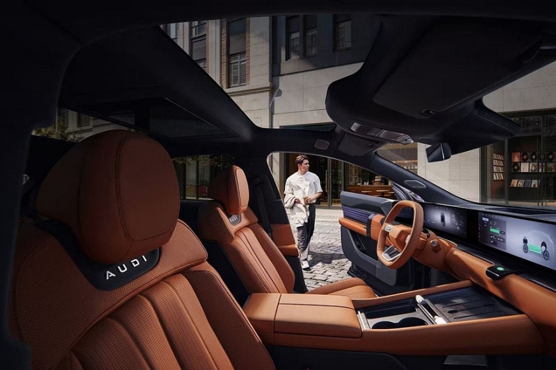 Кроссовер AUDI E7X показал свой роскошный интерьер