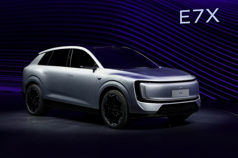 Кроссовер AUDI E7X показал свой роскошный интерьер