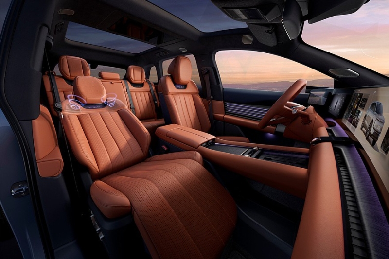 Кроссовер AUDI E7X показал свой роскошный интерьер