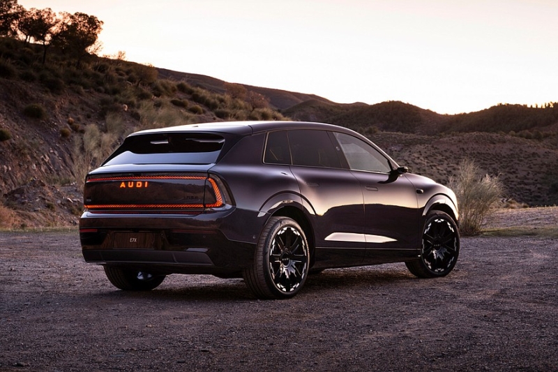 Кроссовер AUDI E7X показал свой роскошный интерьер