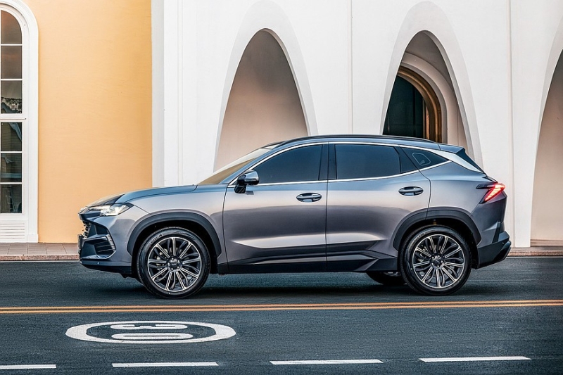 Кроссовер Soueast S06 стартует в России: есть полный привод