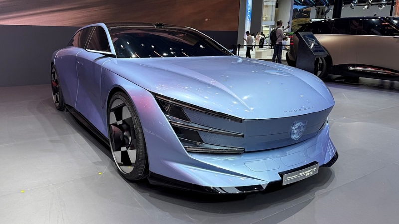 Марка Peugeot показала в Пекине потенциального преемника модели 508 и большой SUV