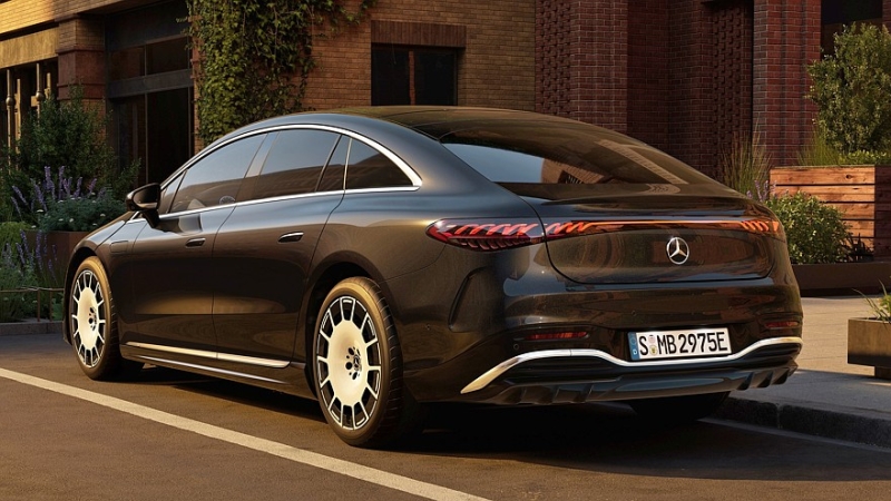 Mercedes-Benz EQS: второй рестайлинг, долгожданные 800 вольт и руль по проводам