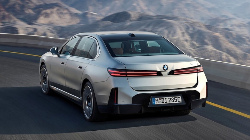 Обновлённый BMW 7 Series: без повышения напряжения, зато с остромодным салоном