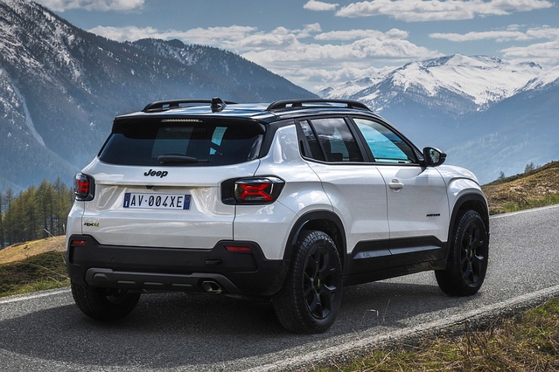 Обновлённый кроссовер Jeep Avenger: первый показ