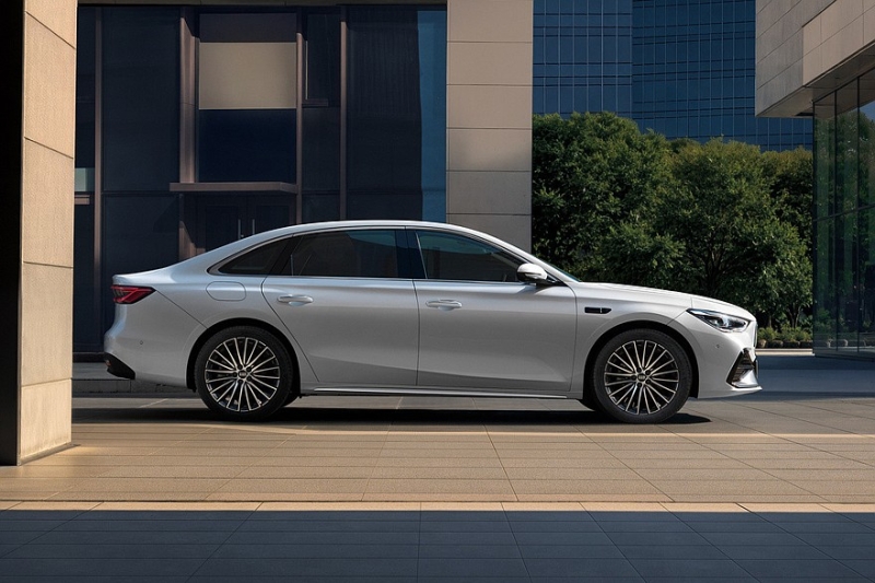 Представлен седан Geely Galaxy Starshine 7: недорого, богато, есть полный привод