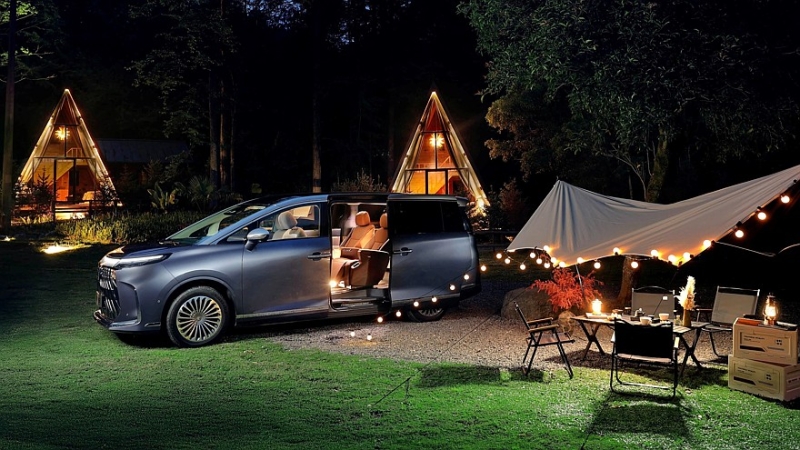 Роскошный, но дешевле конкурентов: минивэн Arcfox Wendao V9 полностью рассекречен