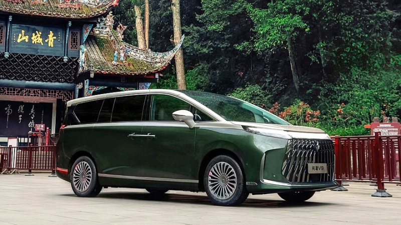 Роскошный, но дешевле конкурентов: минивэн Arcfox Wendao V9 полностью рассекречен