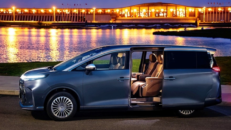 Роскошный, но дешевле конкурентов: минивэн Arcfox Wendao V9 полностью рассекречен