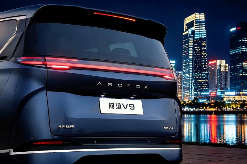 Роскошный, но дешевле конкурентов: минивэн Arcfox Wendao V9 полностью рассекречен