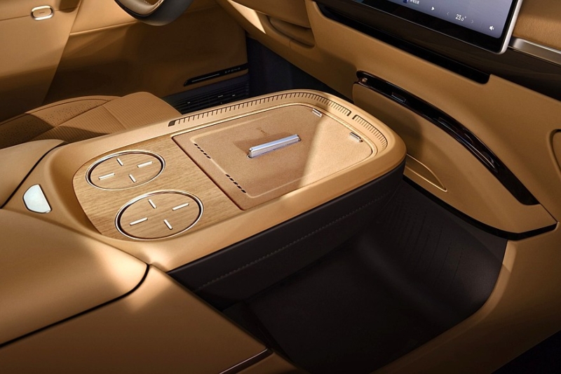 Рывок в премиум: флагманский кроссовер Xpeng GX выходит на рынок с «полным фаршем»