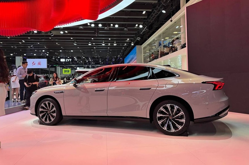 Седаны Hongqi: флагманский H9 с новым салоном и возвращение H7