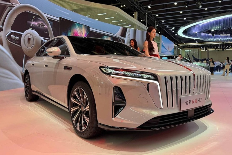 Седаны Hongqi: флагманский H9 с новым салоном и возвращение H7