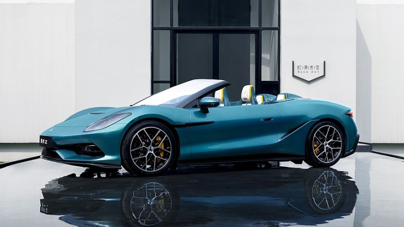 Спорткары от BYD в Пекине: открытая Denza Z и &laquo;формульный&raquo; квартет от FangChengBao