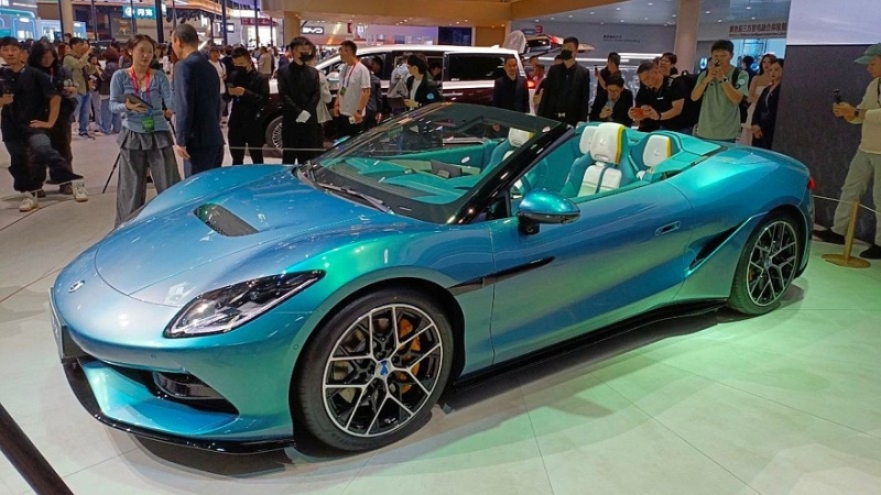 Спорткары от BYD в Пекине: открытая Denza Z и &laquo;формульный&raquo; квартет от FangChengBao