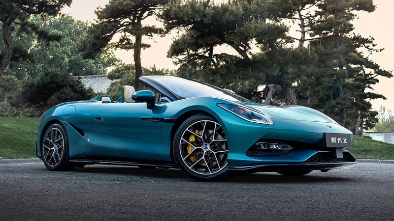 Спорткары от BYD в Пекине: открытая Denza Z и &laquo;формульный&raquo; квартет от FangChengBao