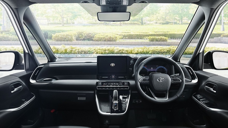 Toyota обновила минивэны Noah и Voxy: иная головная оптика и подросшая цифровая приборка