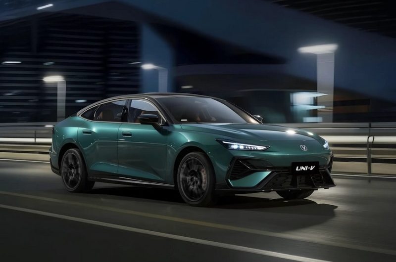 Changan Uni-V с новыми внешностью, салоном и техникой предложат в России в топовой версии
