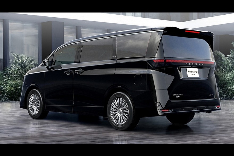 Ещё не поступивший в продажу новый Nissan Elgrand получил несколько особых версий