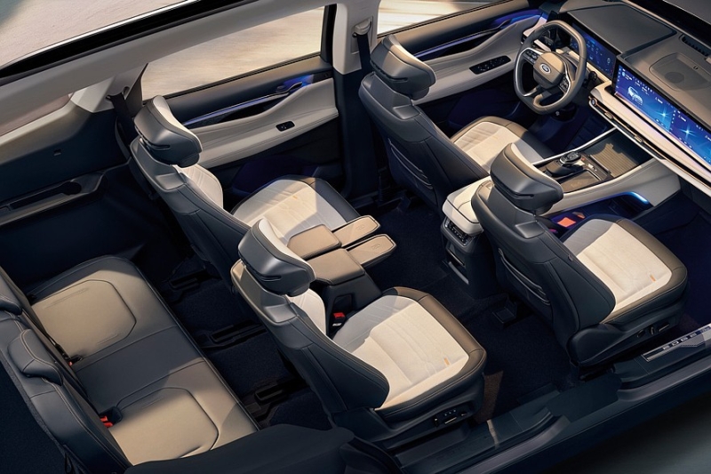 Кроссовер Ford Edge L готовится к рестайлингу: фото без камуфляжа