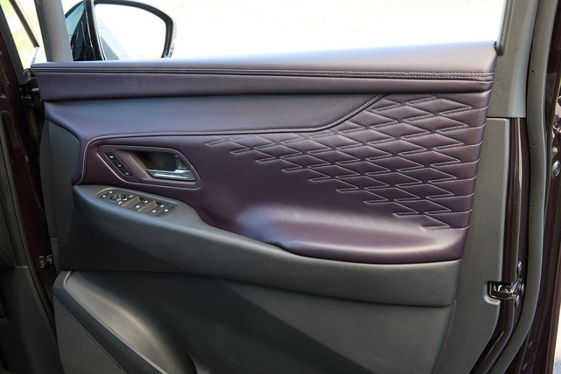 Минивэн Nissan Elgrand нового поколения показали живьём перед скорым запуском